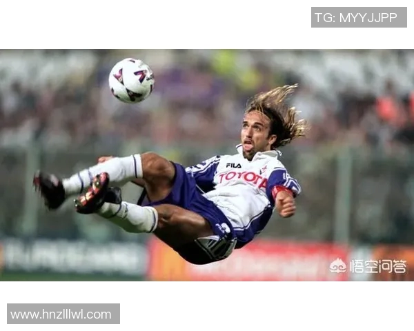 足球明星巴蒂背影展现无尽魅力与传奇风采的瞬间