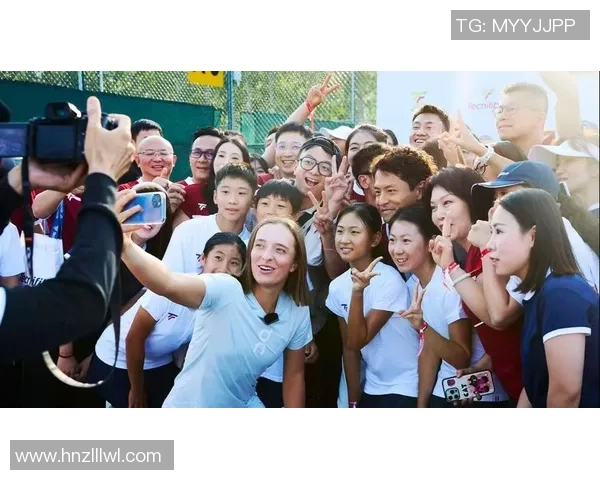 足球明星蜡像艺术展览揭幕向球迷展示偶像的真实魅力与风采