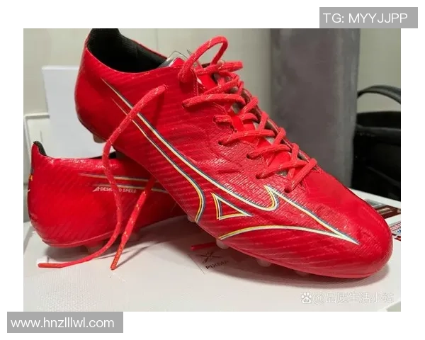 足球明星们的鞋履选择揭秘：哪些品牌和款式最受欢迎